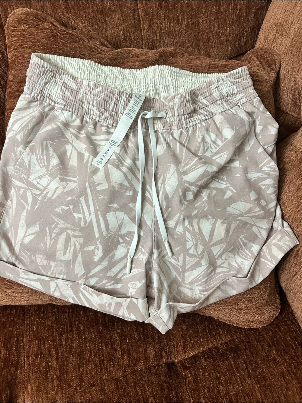 Lululemon Women’s Soft Drawstring Shorts in Light Taupe Palm Print